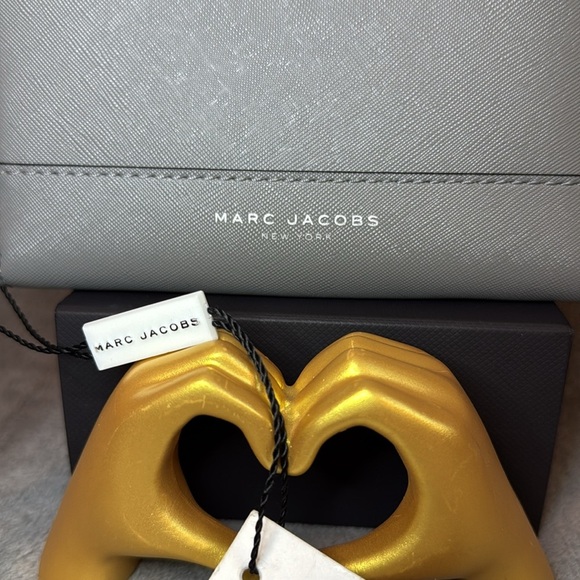 🩶MARC JACOBS🩶Grey Saffiano Leather Zip Around Phone Wristlet/NWT